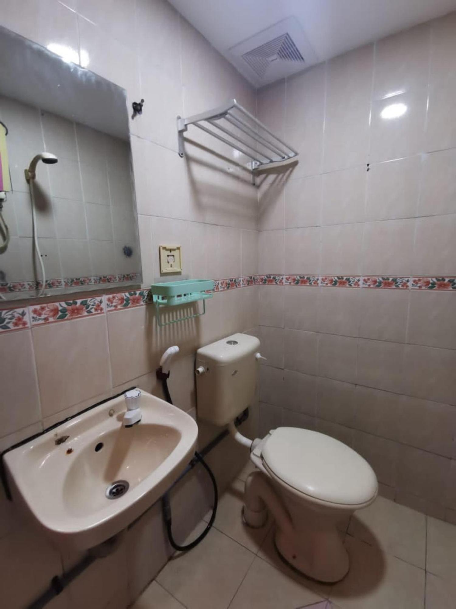 ג'והור בהרו Super Oyo 90086 My Seven Days Inn מראה חיצוני תמונה